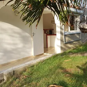 Ti-wait Sainte-Anne (Grande-Terre)
